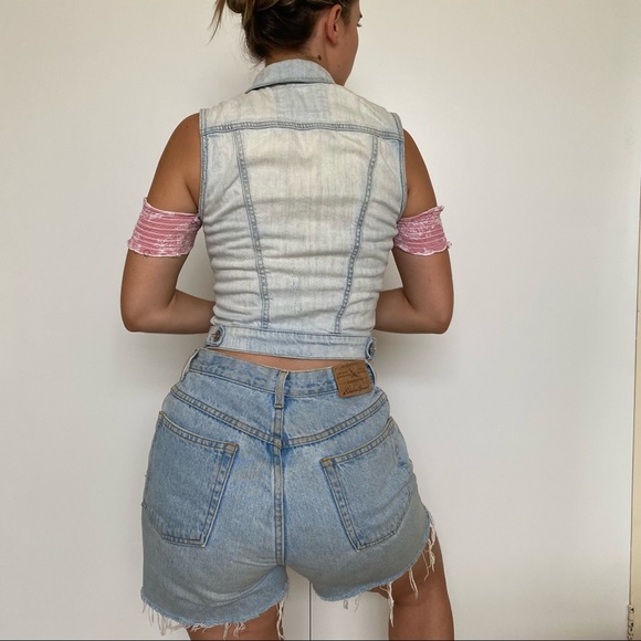 💙 Denim Vest Sleeveless Crop Jean Jacket Lightwash Vintage-like - Garage 💙 - Picture 3 of 4